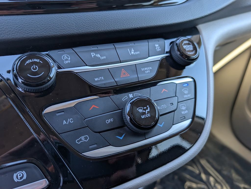 Used 2024 Chrysler Pacifica Touring-L image 28