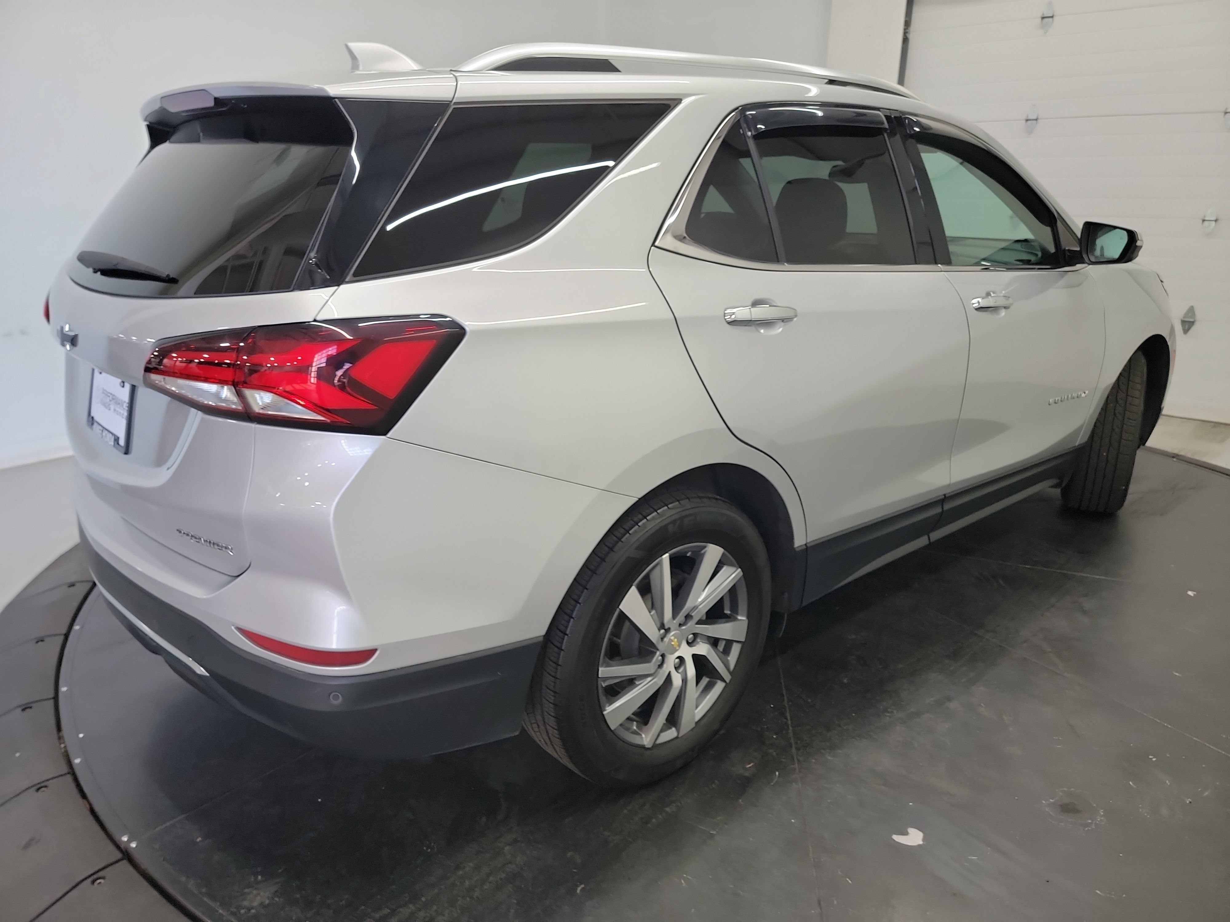 Used 2022 Chevrolet Equinox Premier FWD image 9
