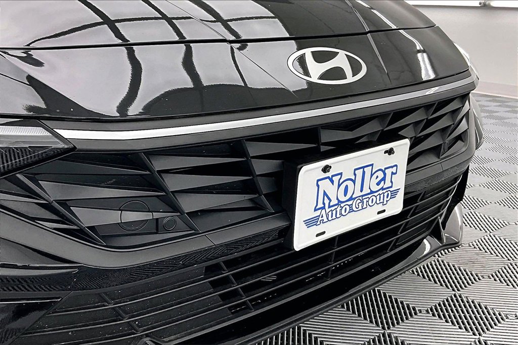 Used 2025 Hyundai Elantra SE image 28