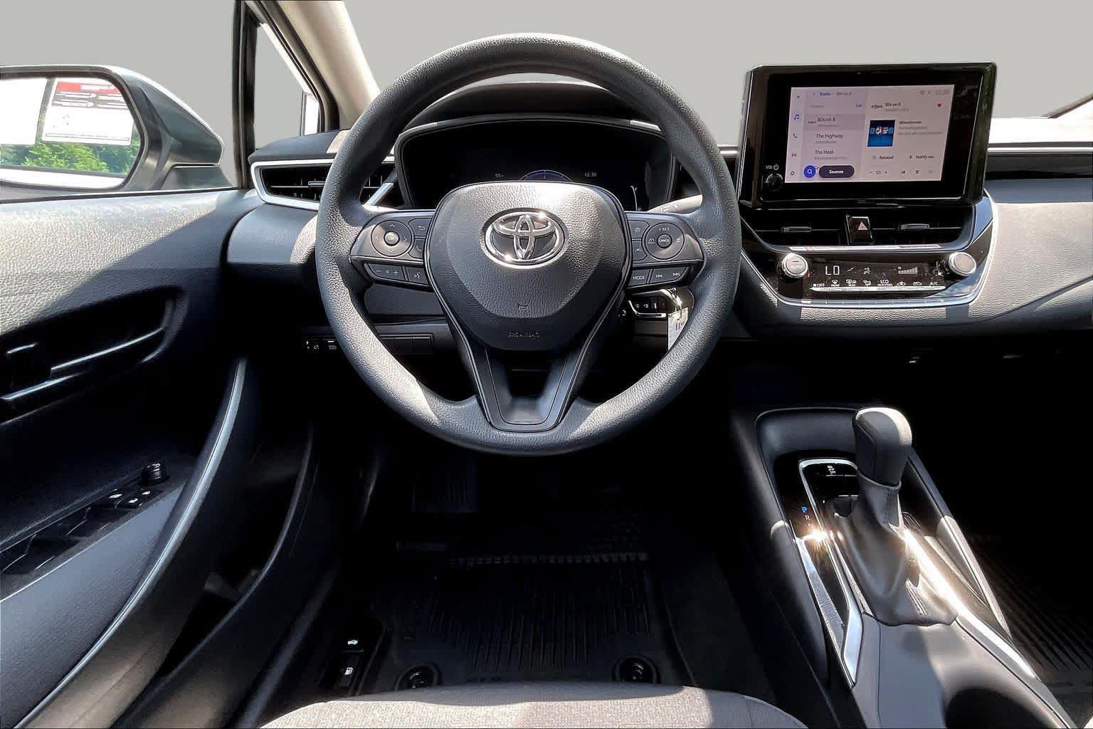 Used 2026 Toyota Corolla LE FWD image 6