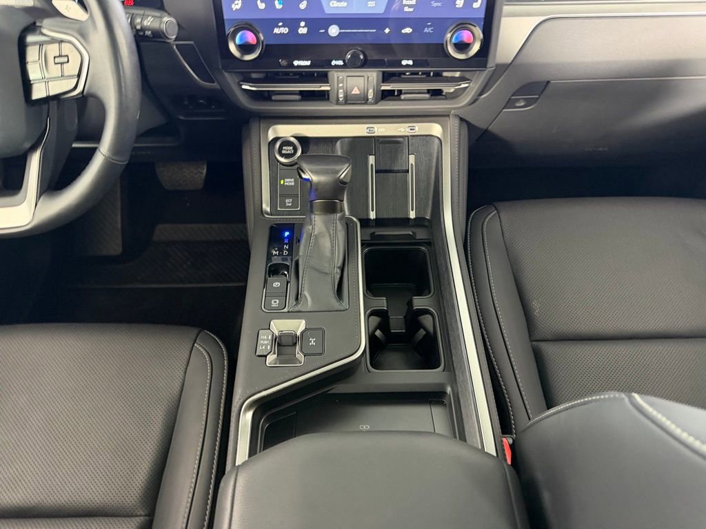 Used 2024 Lexus GX 550 w/ Cold Area Package image 16