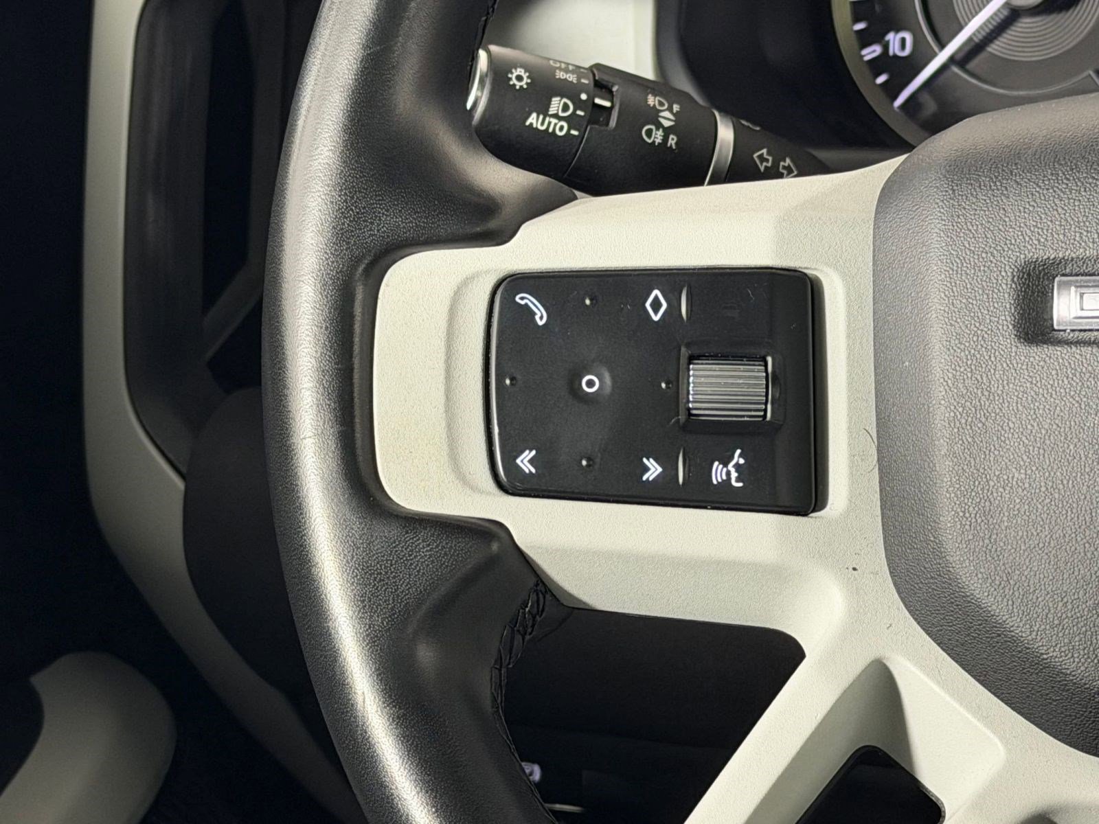 Certified 2023 Land Rover Defender 110 X-Dynamic SE image 16