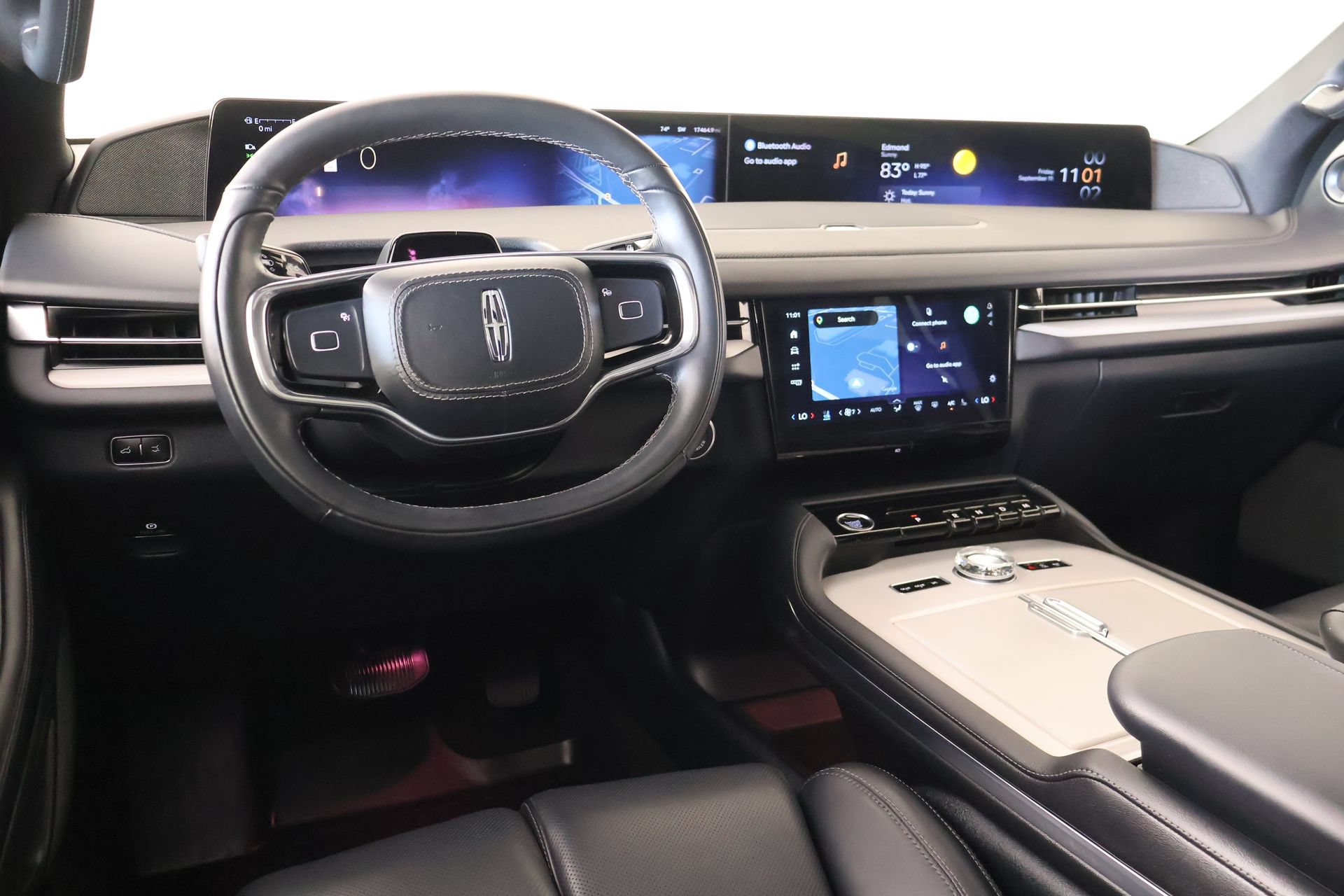 Used 2025 Lincoln Navigator Reserve w/ Jet Appearance Package AWD/4WD image 2