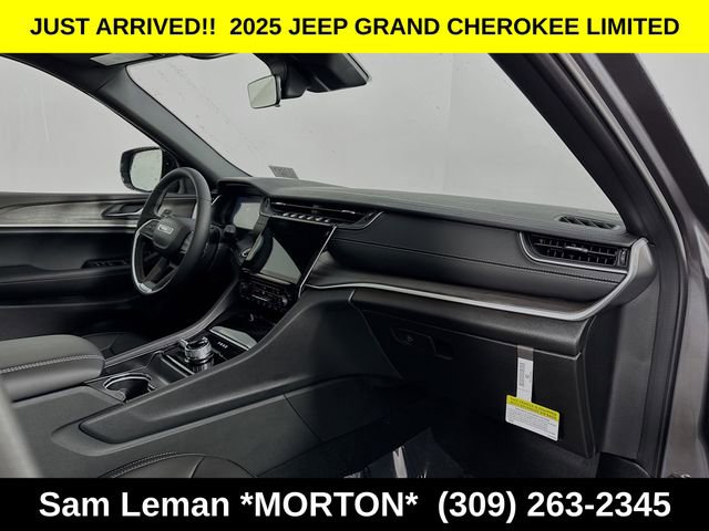 New 2025 Jeep Grand Cherokee Limited w/ Black Appearance Package image 30