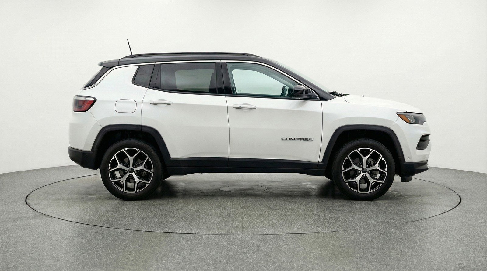 Used 2025 Jeep Compass Limited image 11