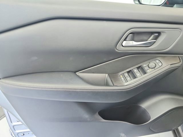 Used 2025 Nissan Rogue SV image 35