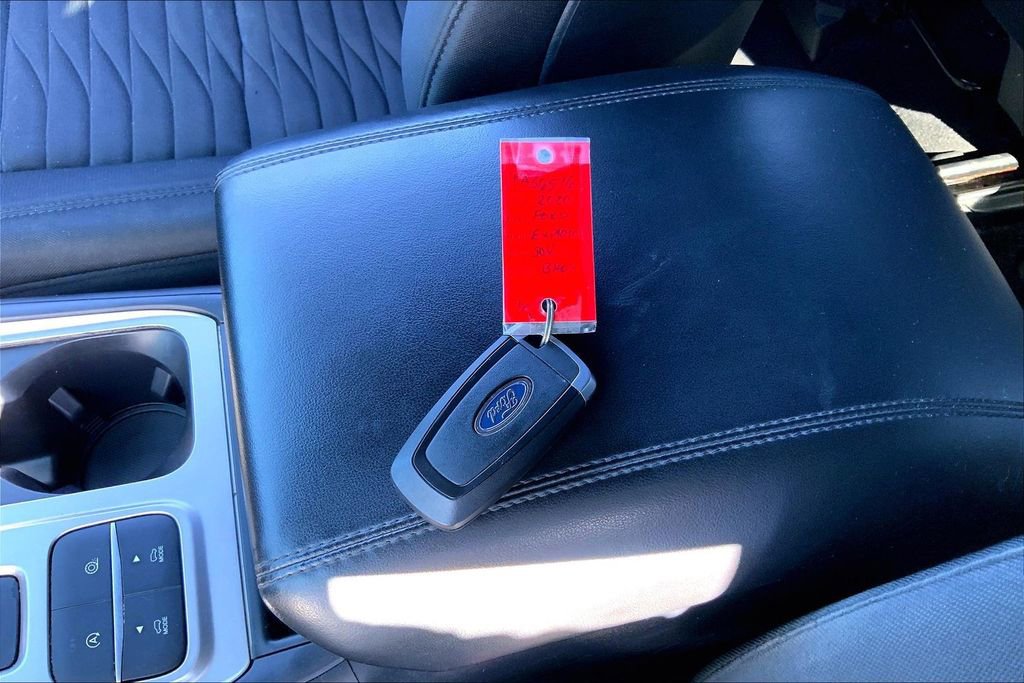 Used 2020 Ford Explorer XLT image 26