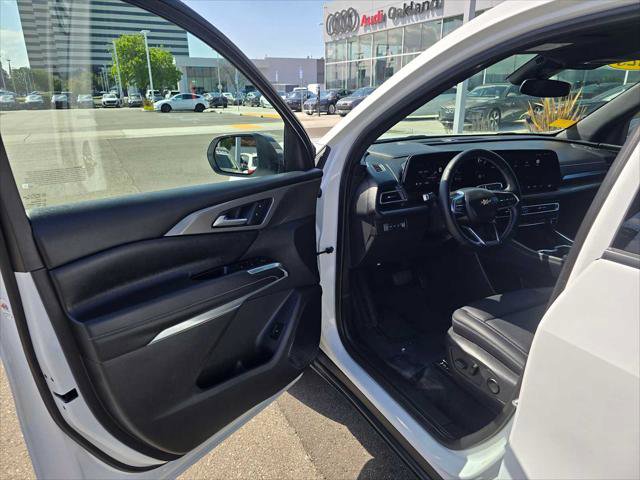 Used 2025 Chevrolet Traverse LT AWD/4WD image 21