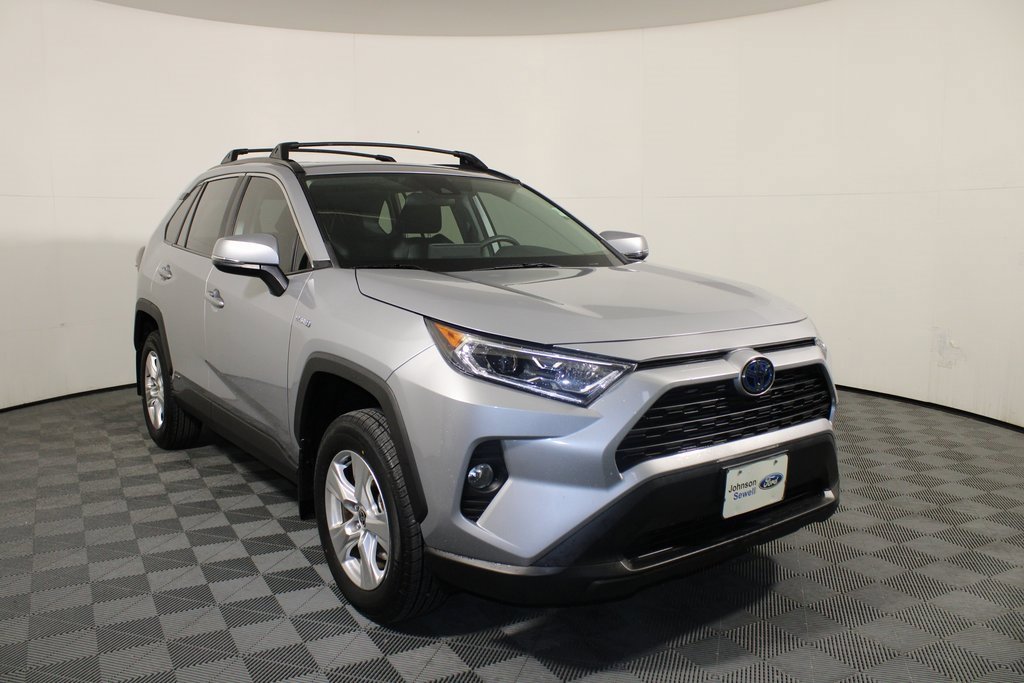 Used 2021 Toyota RAV4 XLE image 1