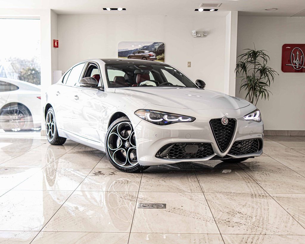 New 2025 Alfa Romeo Giulia AWD w/ Driving Assist Package image 5