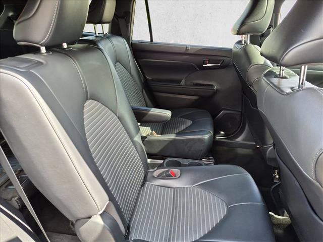 Used 2021 Toyota Highlander XSE AWD/4WD image 20