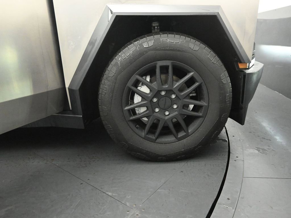 Used 2024 Tesla Cybertruck AWD Crew Cab image 24