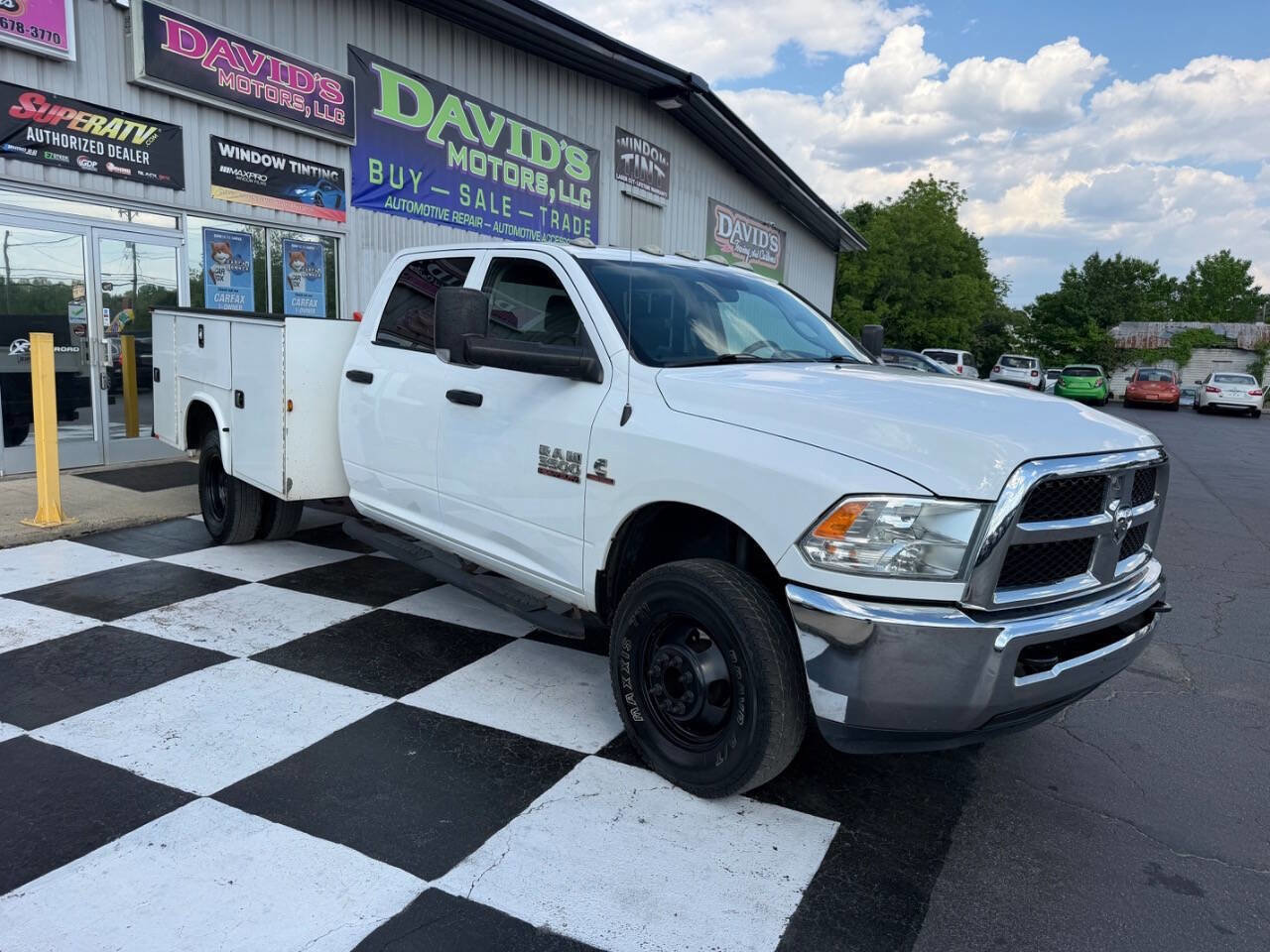 Used 2018 RAM 3500 Tradesman w/ Chrome Appearance Group AWD/4WD image 4