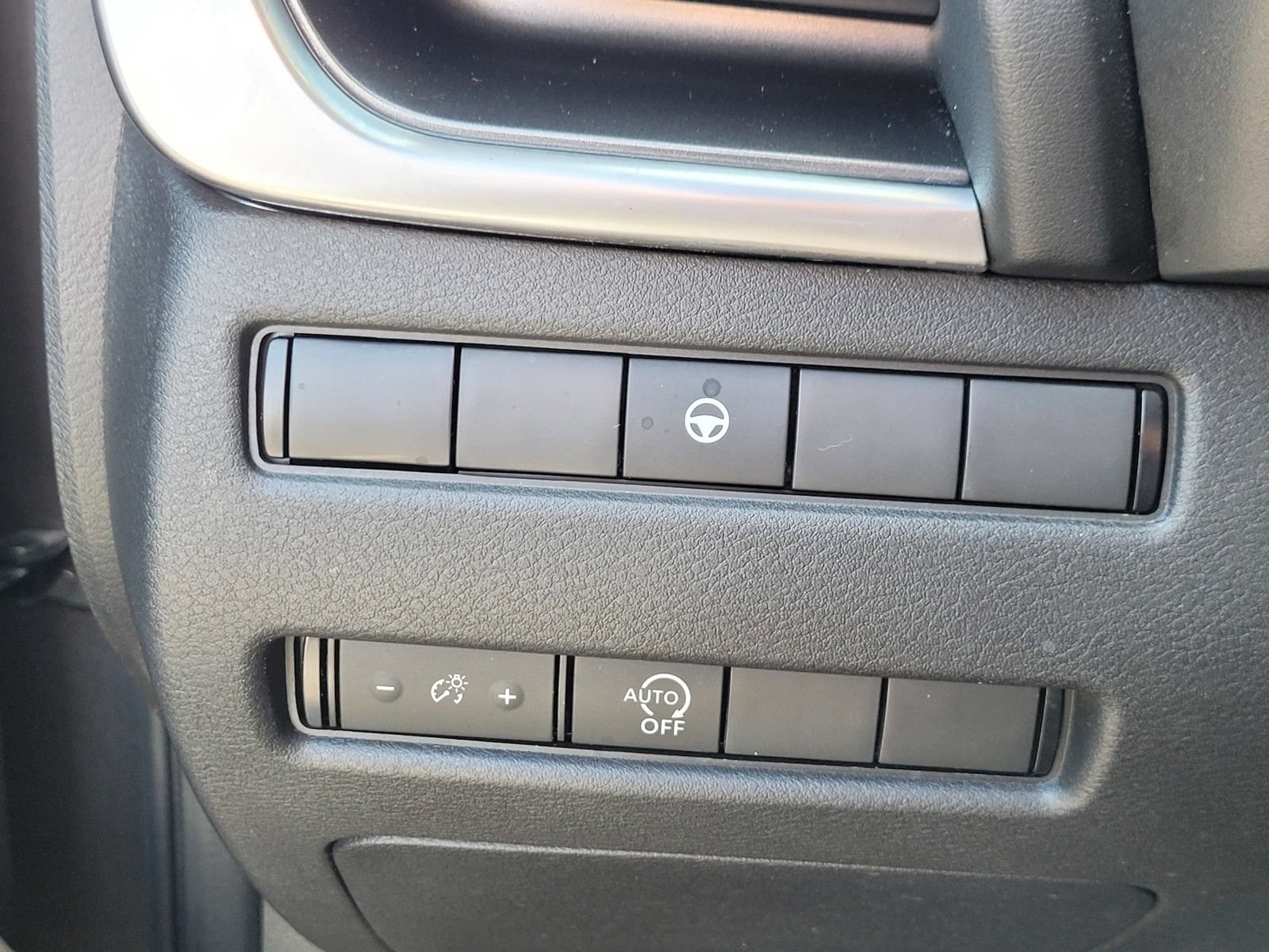 Used 2023 Nissan Rogue SV FWD image 27