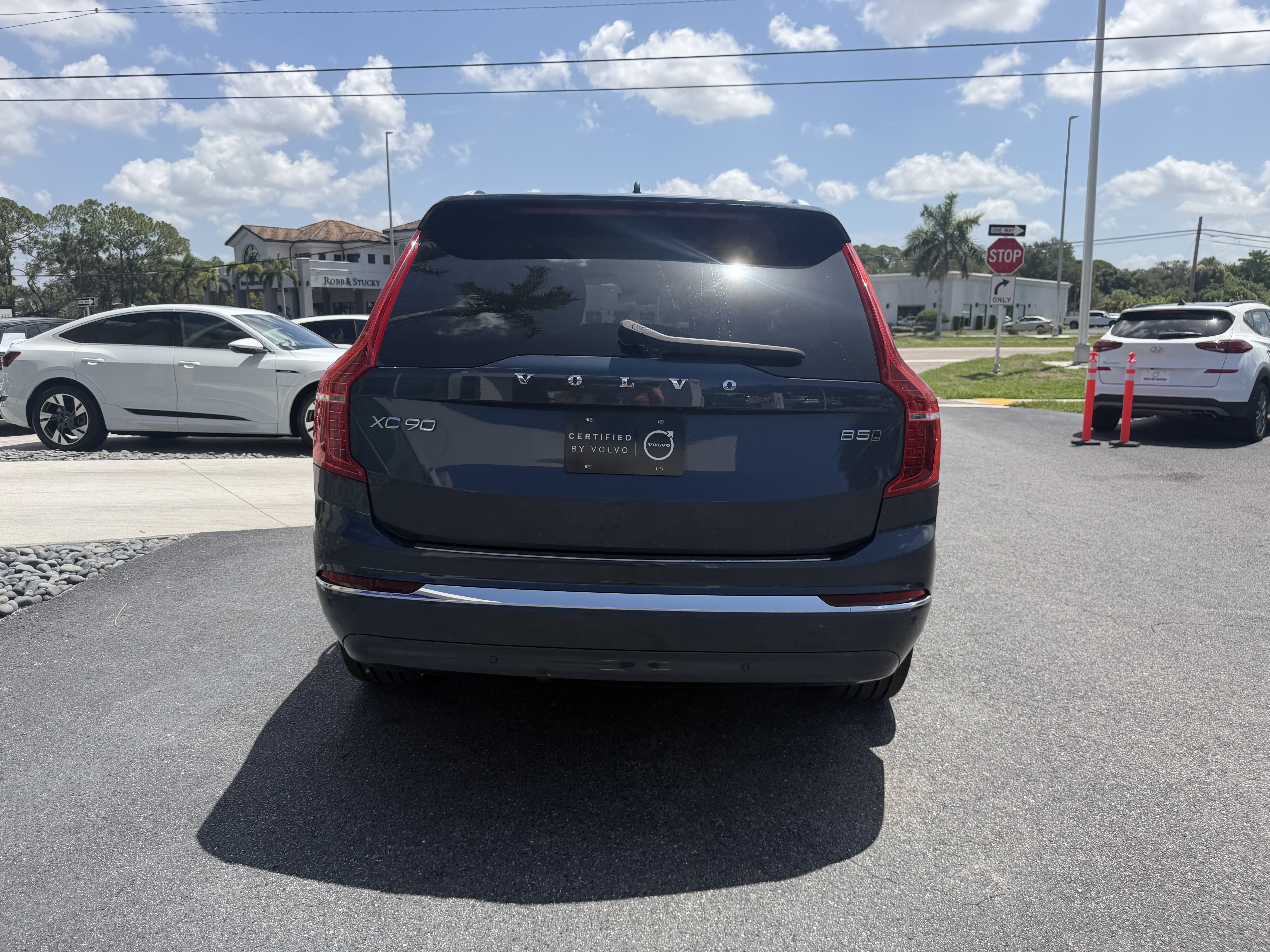 Certified 2024 Volvo XC90 B5 Plus w/ Protection Package Premier AWD/4WD image 4
