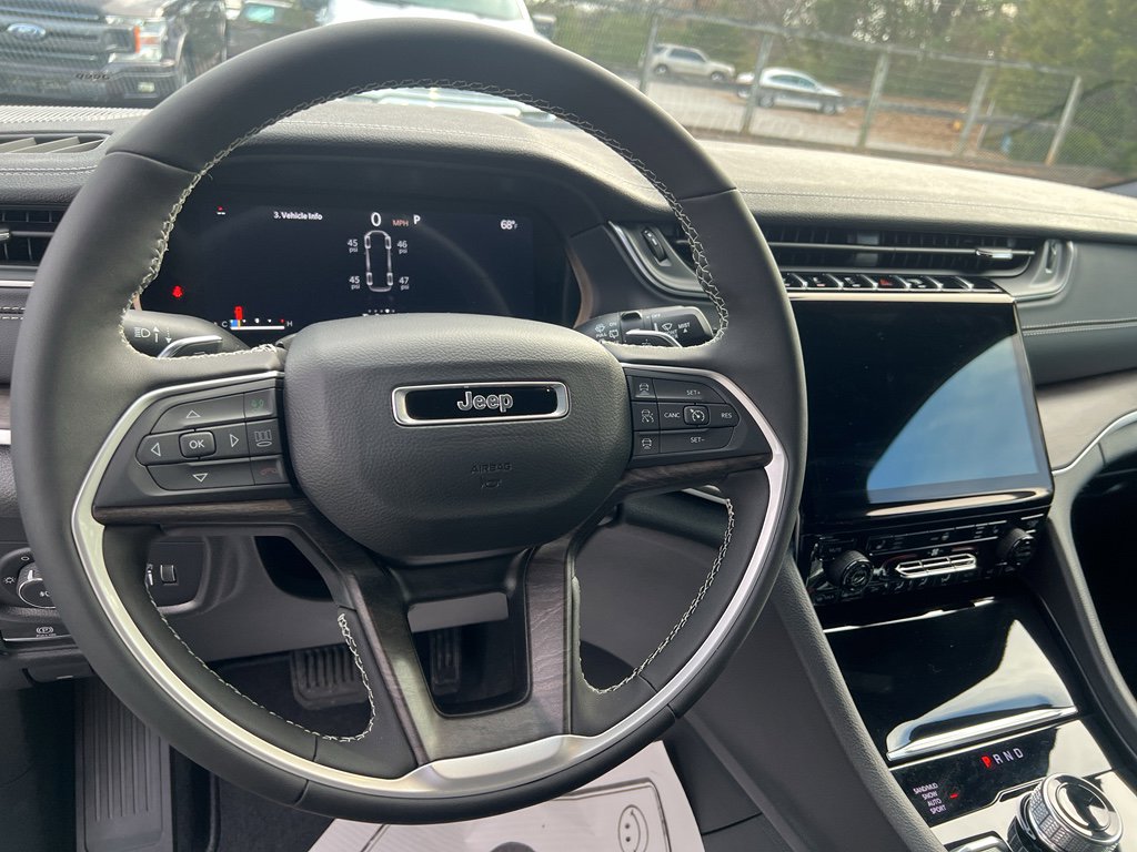 New 2025 Jeep Grand Cherokee L Limited w/ Black Appearance Package image 9