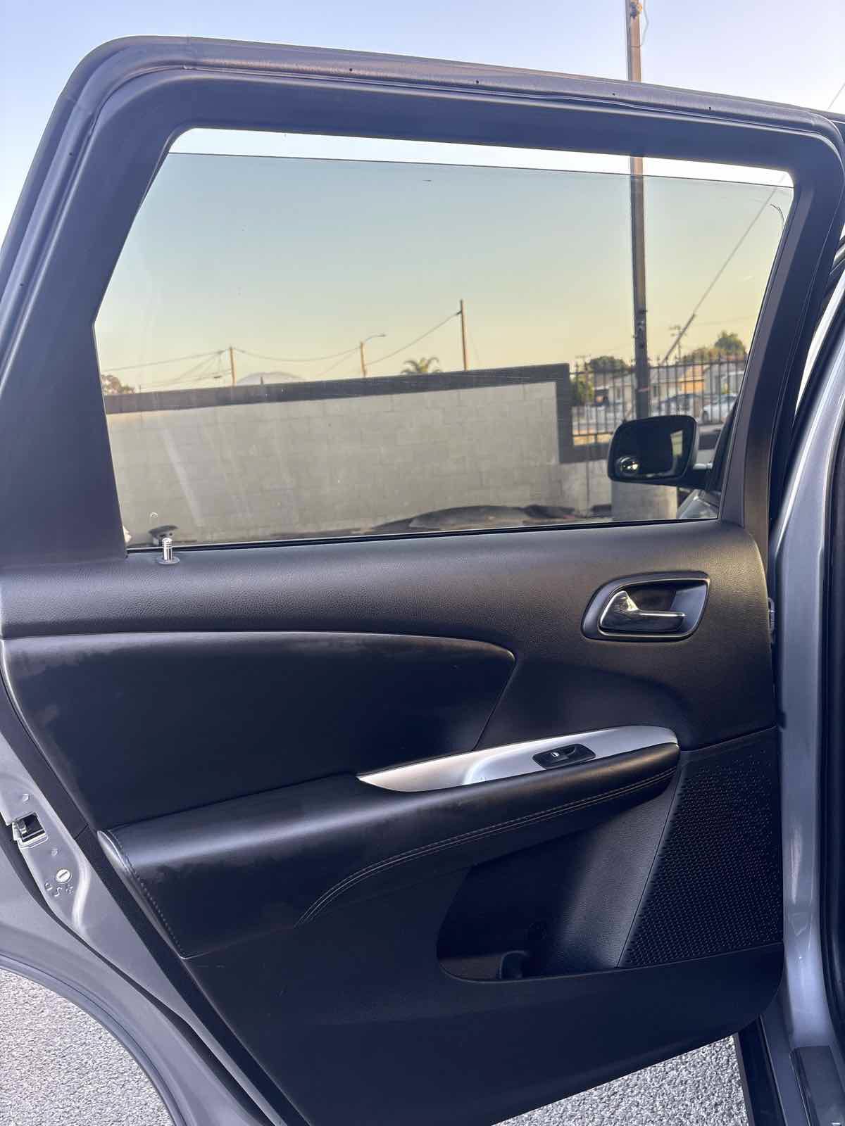 Used 2018 Dodge Journey SE w/ Blacktop Package FWD image 8
