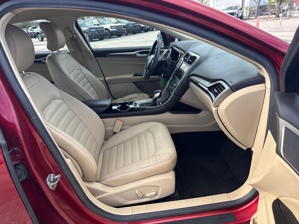 Used 2016 Ford Fusion SE w/ Equipment Group 202A image 23