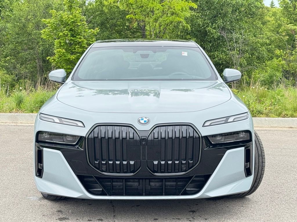 Used 2025 BMW 760i xDrive image 2