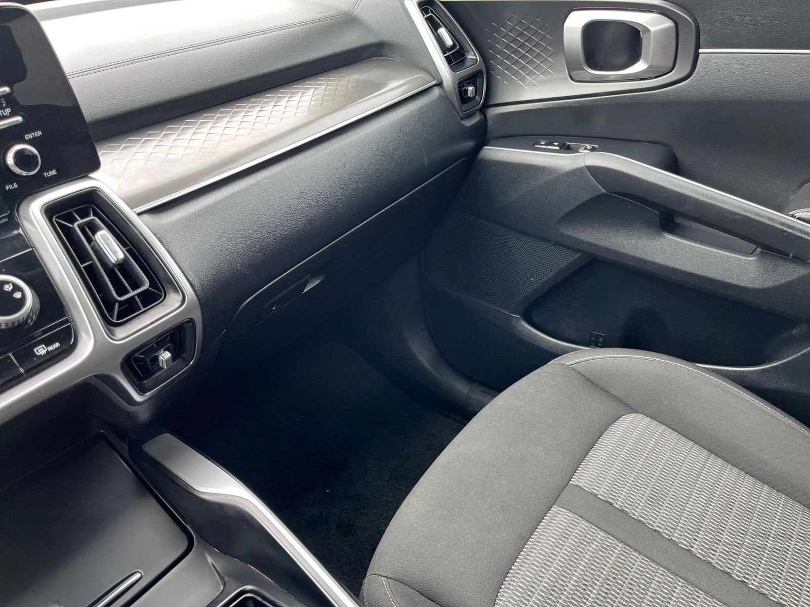 Used 2023 Kia Sorento LX image 36