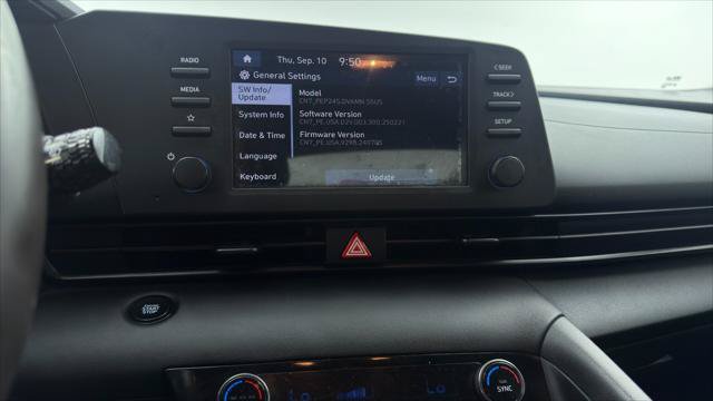 Used 2025 Hyundai Elantra Sport FWD image 35