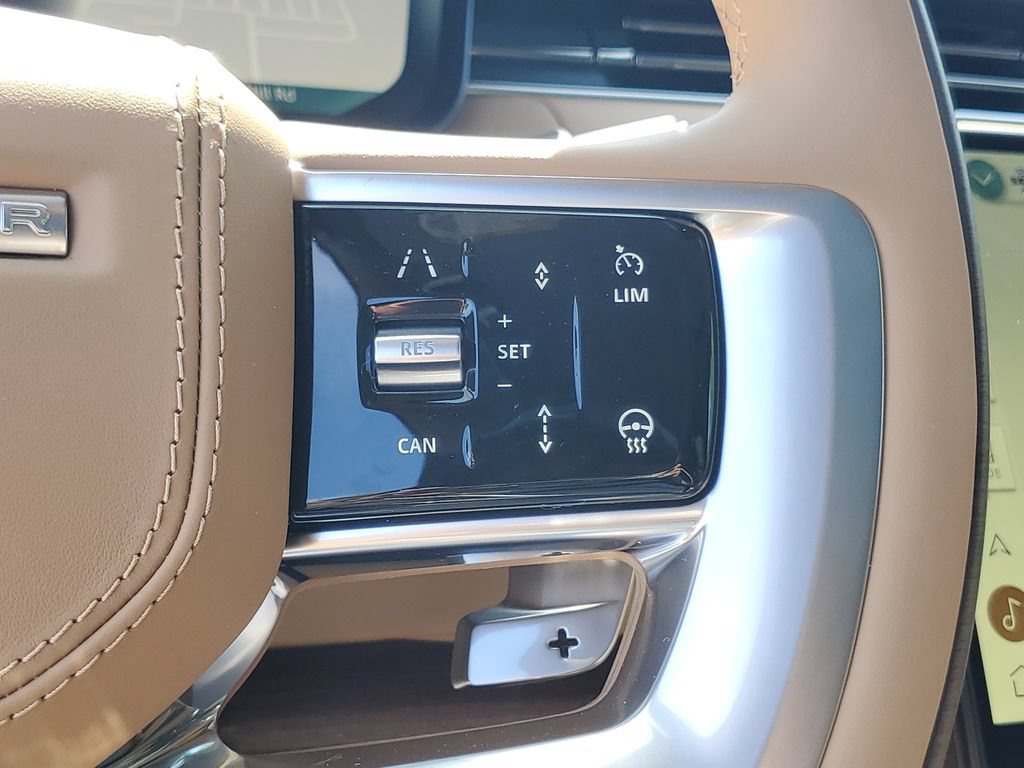 New 2026 Land Rover Range Rover Long Wheelbase SE AWD/4WD image 17