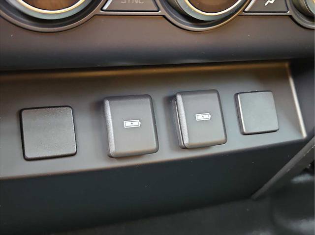 Used 2023 Land Rover Defender 110 S AWD/4WD image 32