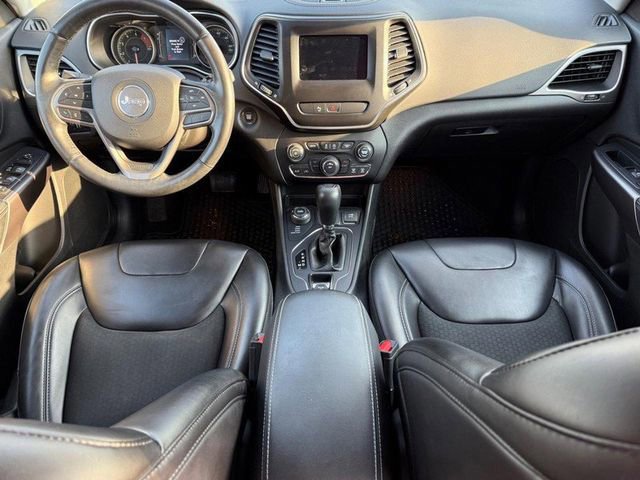 Used 2019 Jeep Cherokee Latitude Plus w/ Cold Weather Group AWD/4WD image 11
