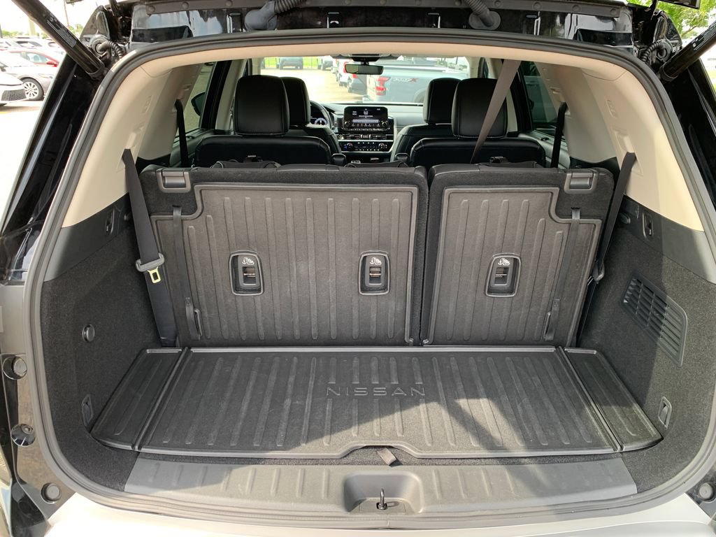 Used 2024 Nissan Pathfinder Platinum FWD image 7