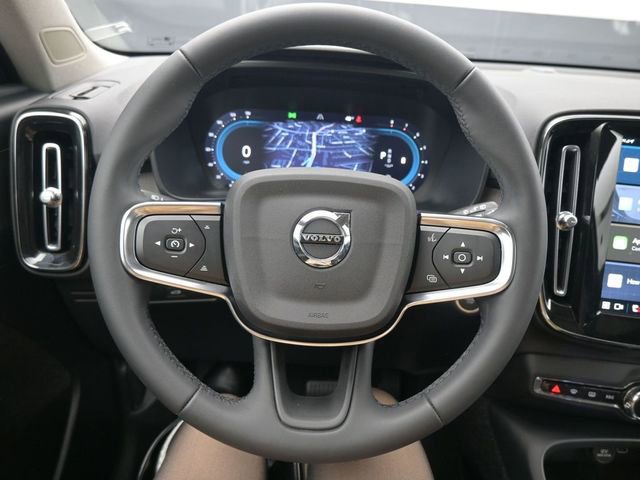 Used 2023 Volvo XC40 B4 Plus w/ Protection Package Premier image 22