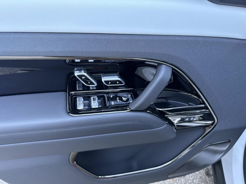 New 2027 Land Rover Range Rover Sport SV AWD/4WD image 18