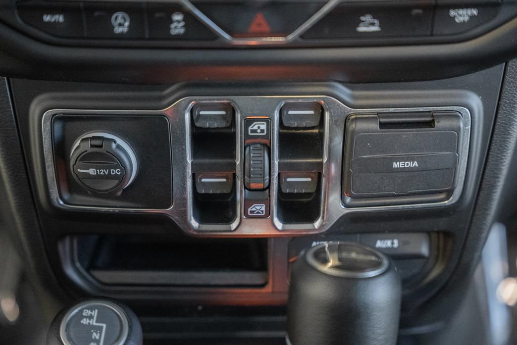 Certified 2022 Jeep Gladiator Sport AWD/4WD image 25