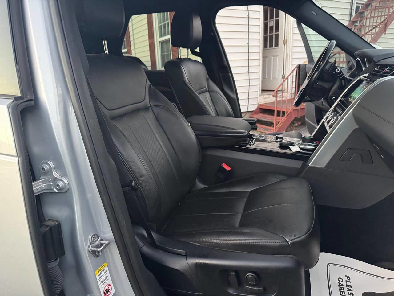 Used 2017 Land Rover Discovery HSE AWD/4WD image 37
