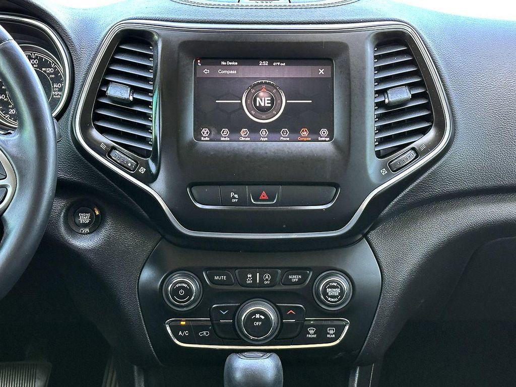 Used 2019 Jeep Cherokee Latitude Plus image 30