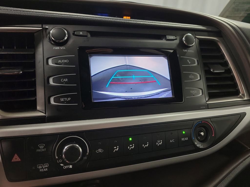 Used 2018 Toyota Highlander LE image 16