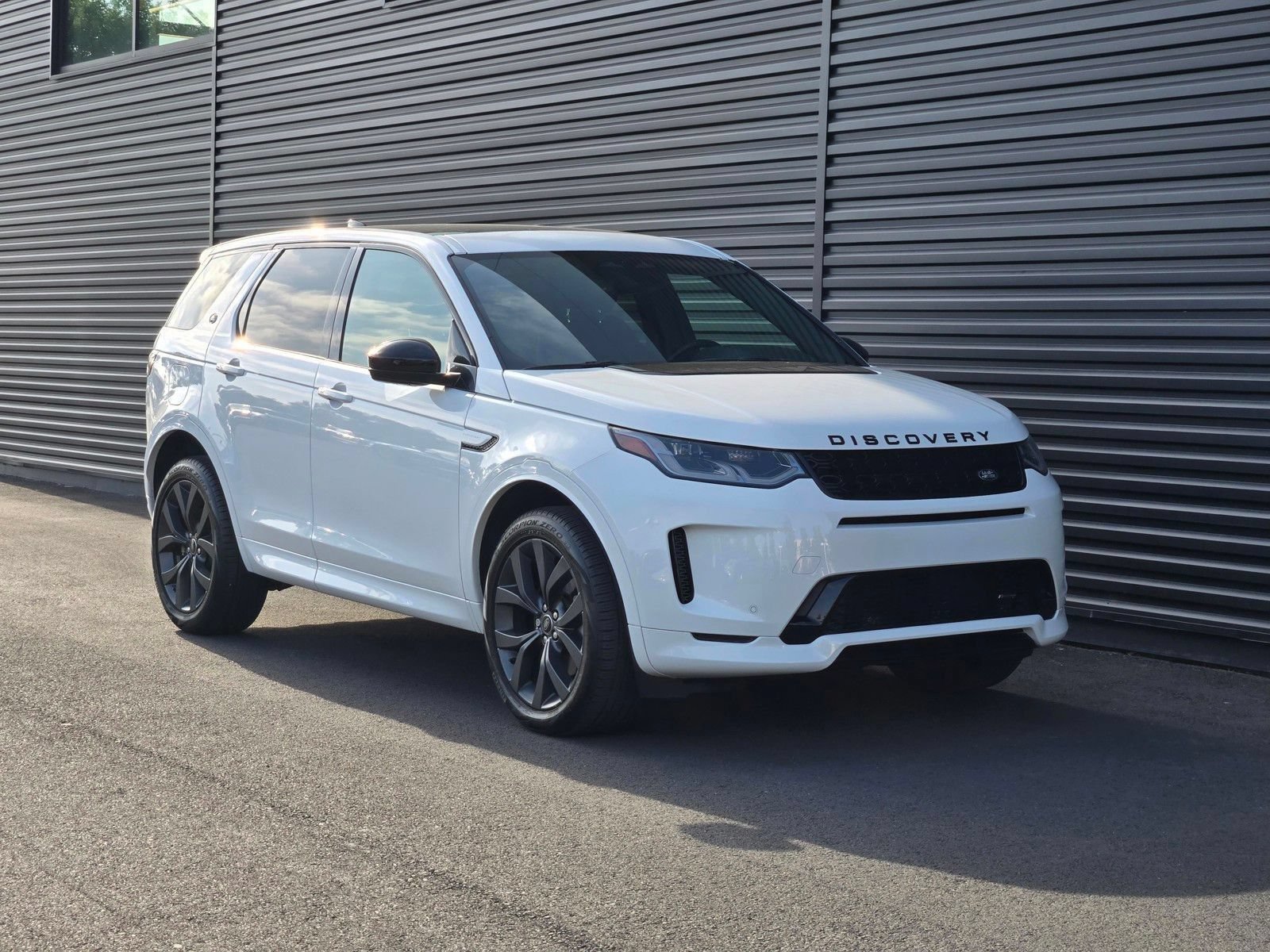 Used 2023 Land Rover Discovery Sport SE R-Dynamic AWD/4WD image 9