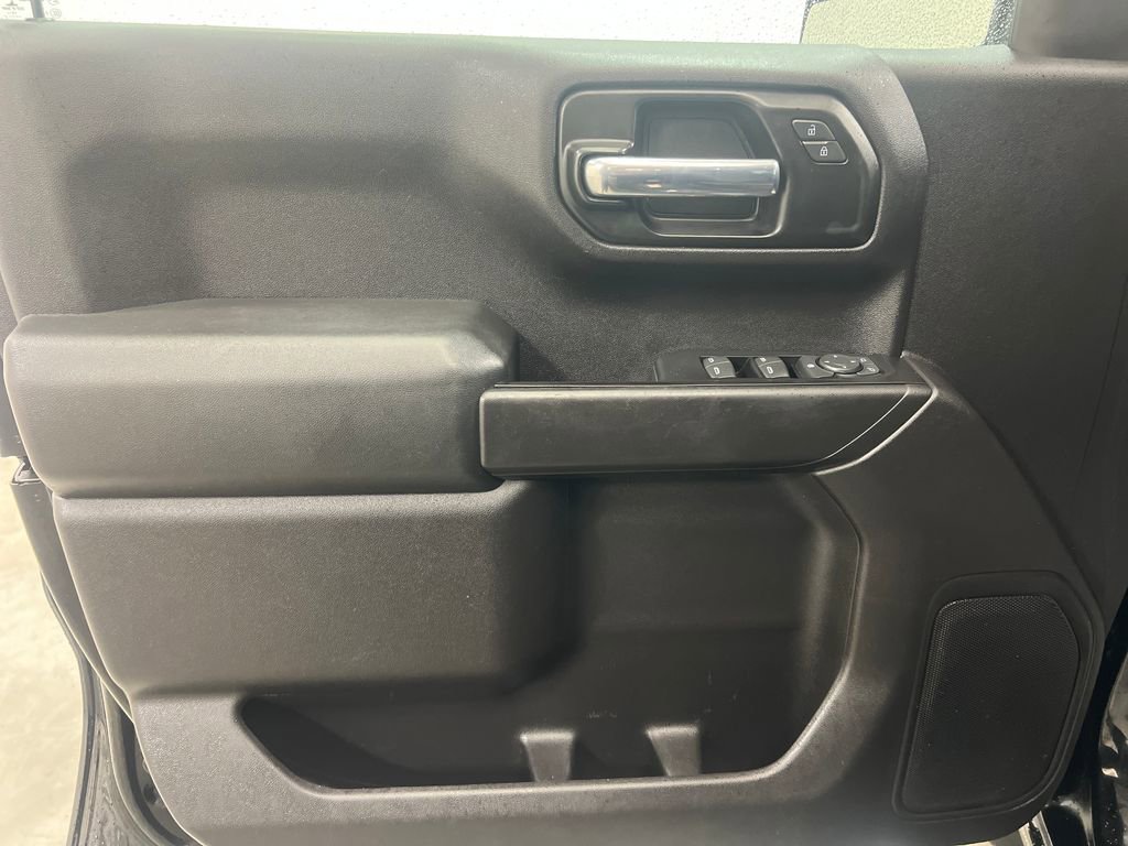 Used 2020 Chevrolet Silverado 1500 Custom w/ Custom Value Package image 5