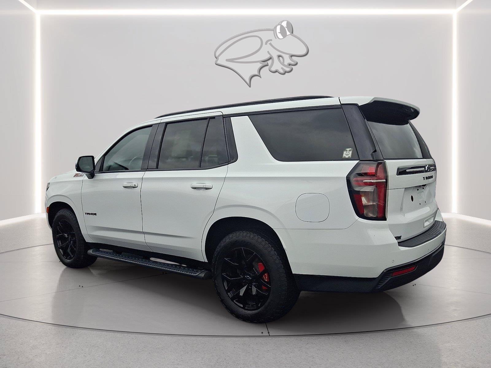 Used 2023 Chevrolet Tahoe Z71 w/ Luxury Package AWD/4WD image 3