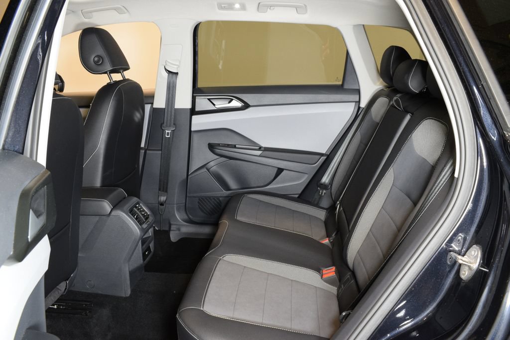 Used 2023 Volkswagen Taos SE w/ Panoramic Sunroof Package AWD/4WD image 27