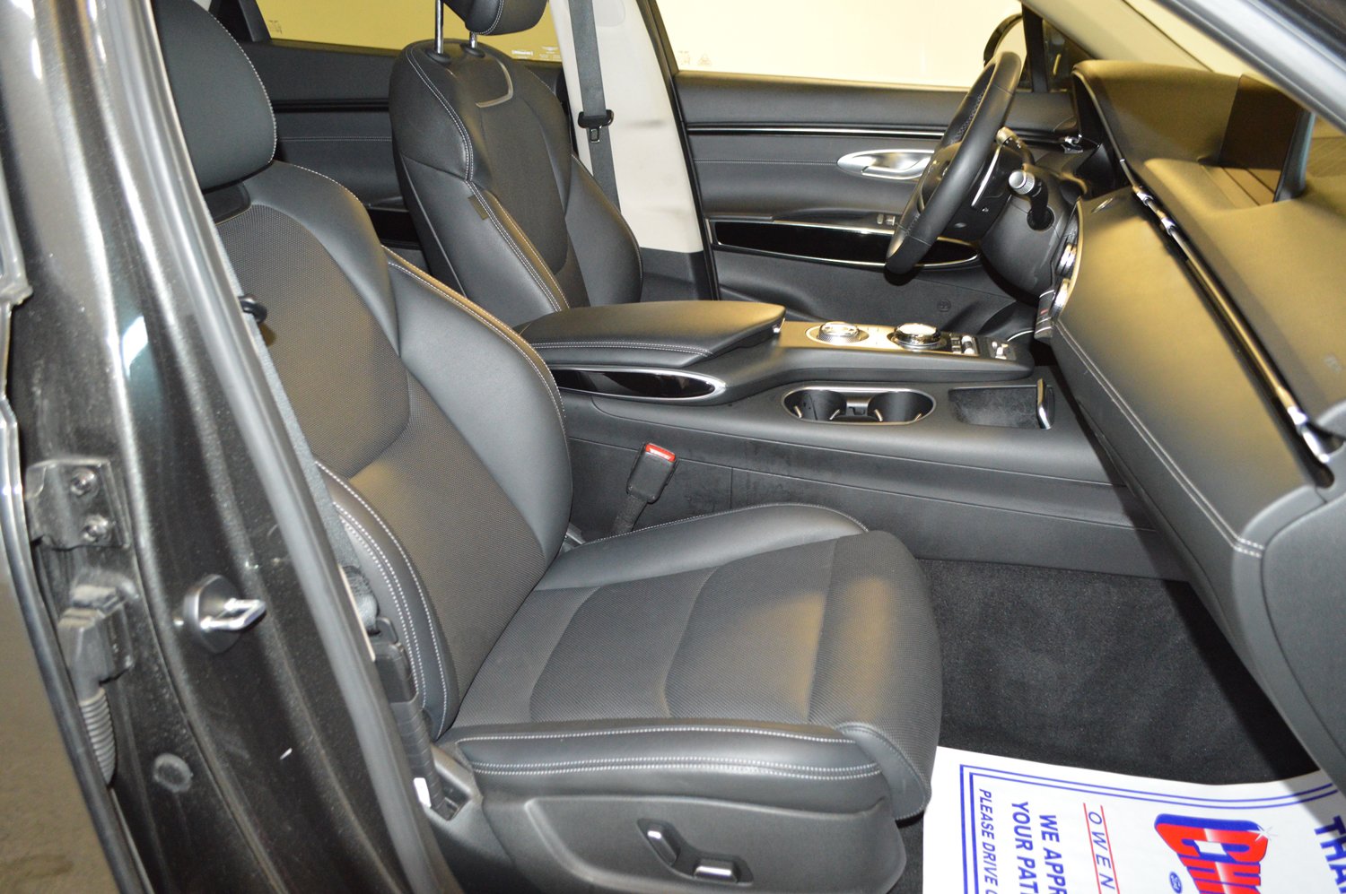 Used 2025 Genesis GV70 2.5T AWD/4WD image 11