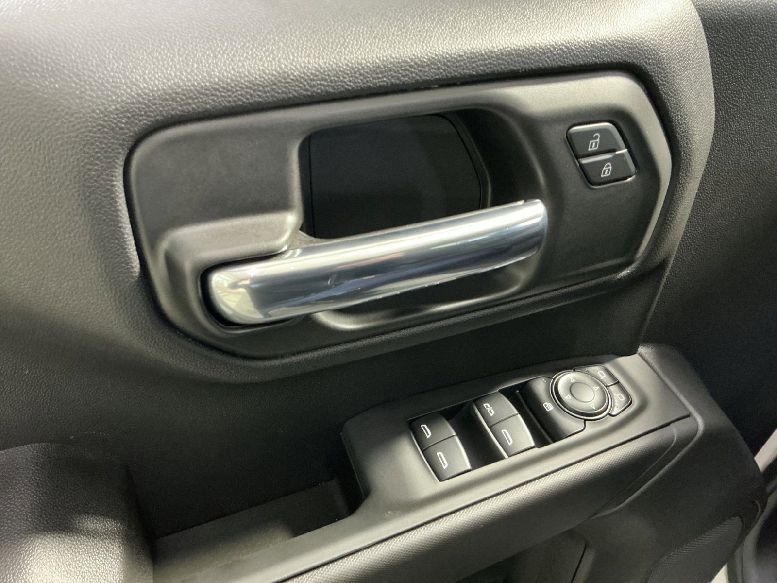 New 2026 Chevrolet Silverado 1500 Custom Trail Boss w/ LPO, Dark Essentials Package AWD/4WD image 23