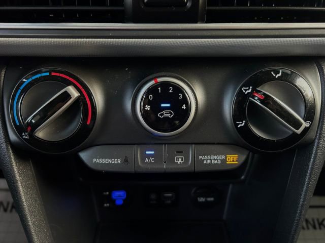 Used 2021 Hyundai Kona SE image 14