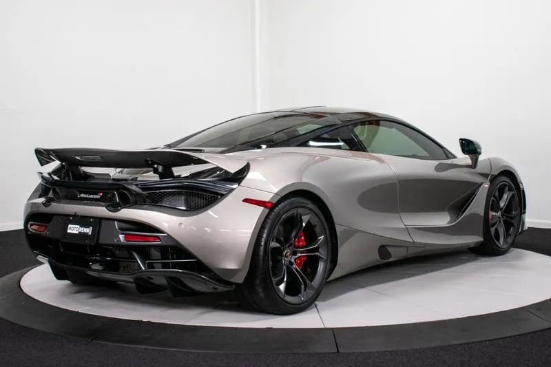 Used 2018 McLaren 720S RWD image 3