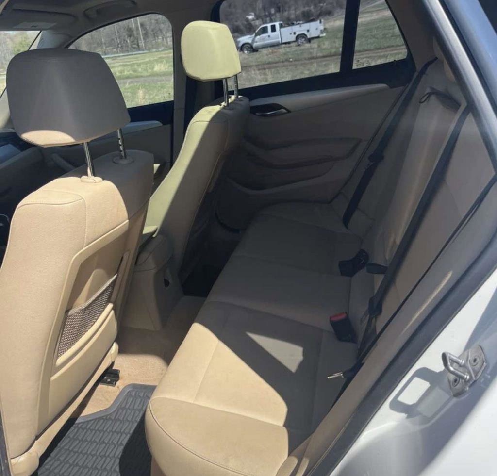 Used 2015 BMW X1 sDrive28i RWD image 3