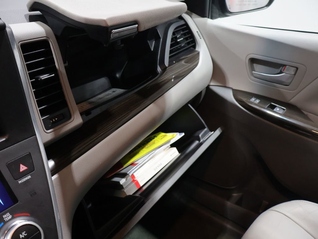 Used 2017 Toyota Sienna XLE image 36