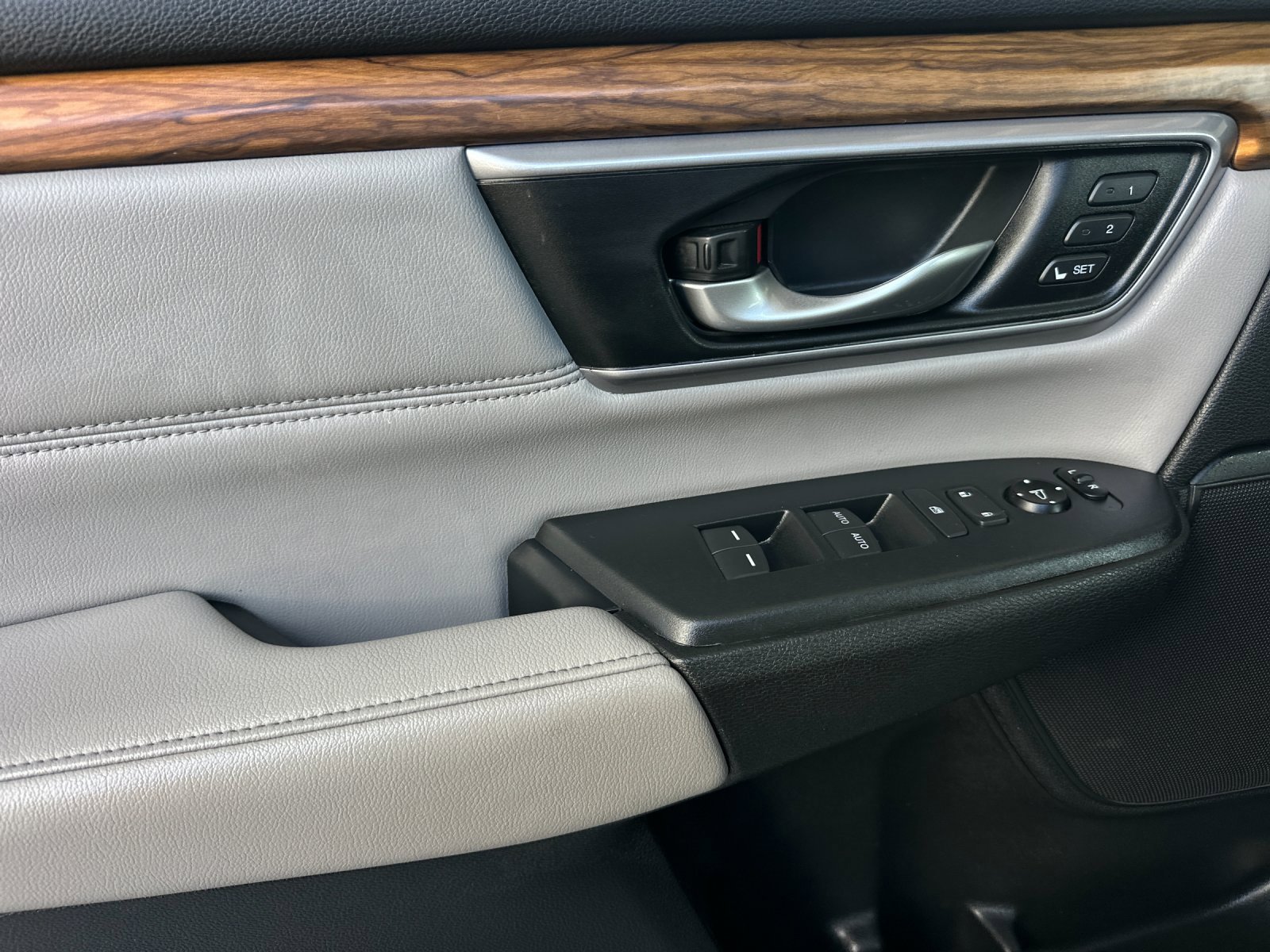 Used 2017 Honda CR-V EX-L image 10