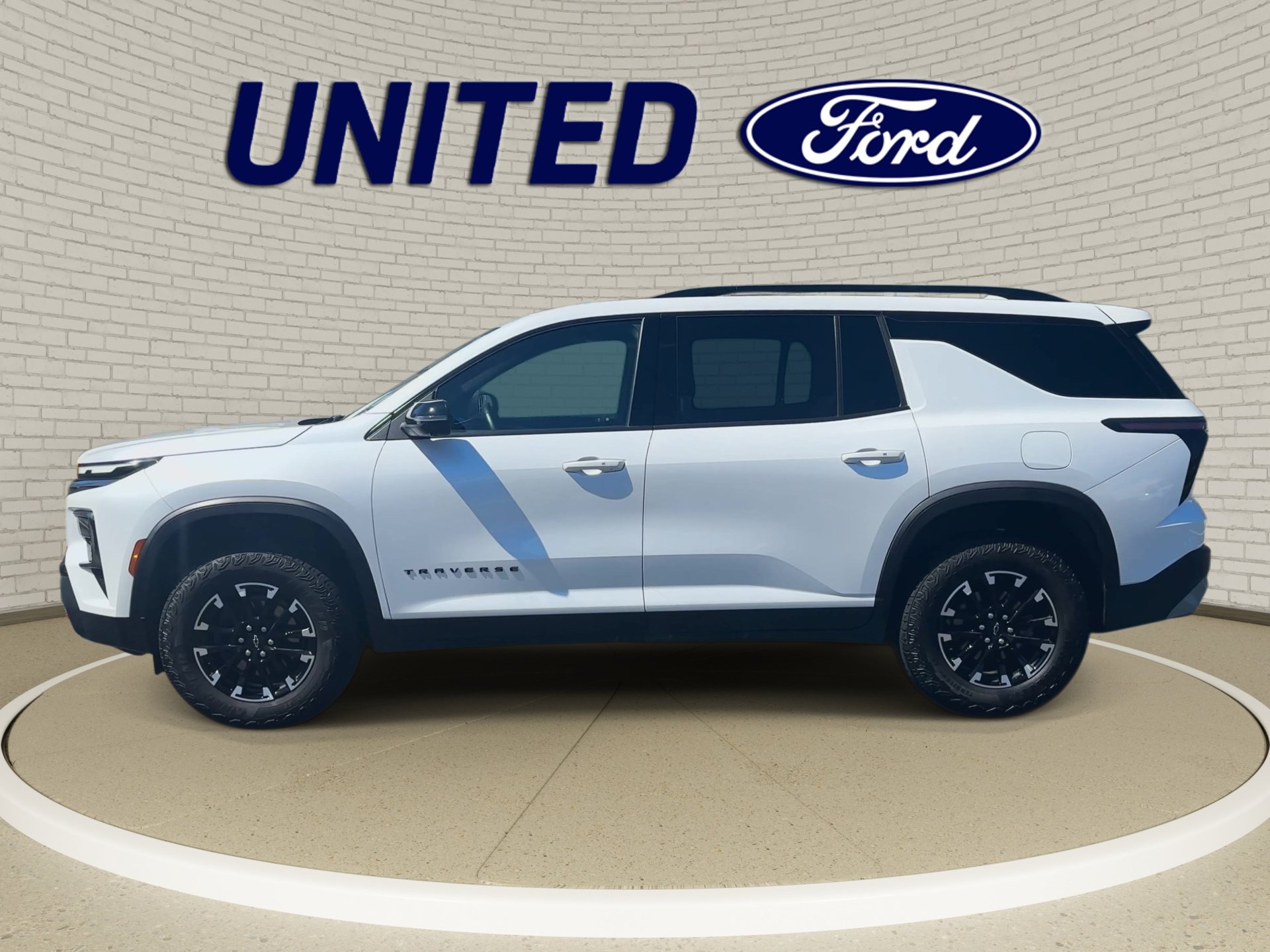 Used 2024 Chevrolet Traverse Z71 w/ LPO, Floor Liner Package AWD/4WD image 6