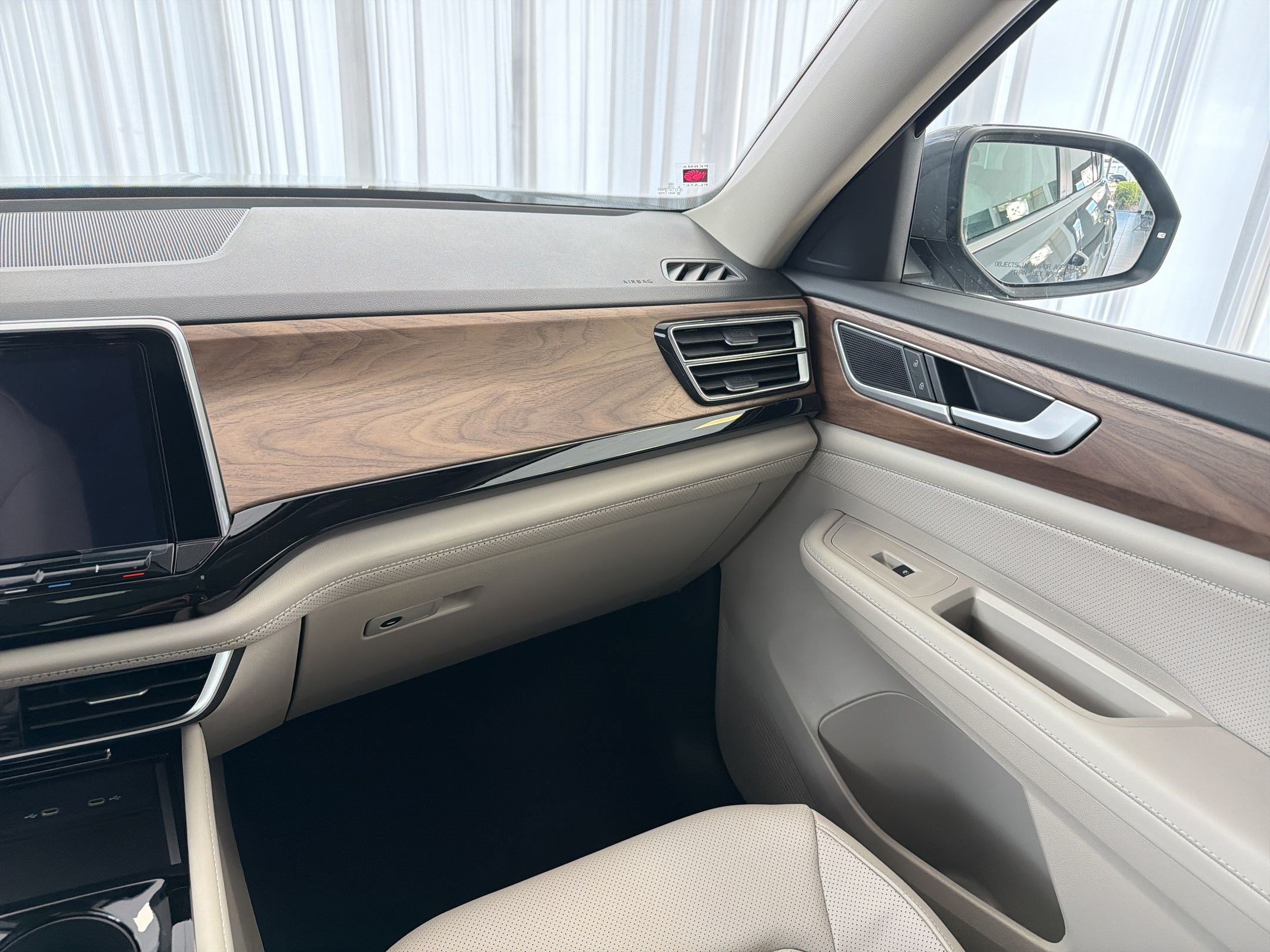 New 2026 Volkswagen Atlas SE FWD image 28