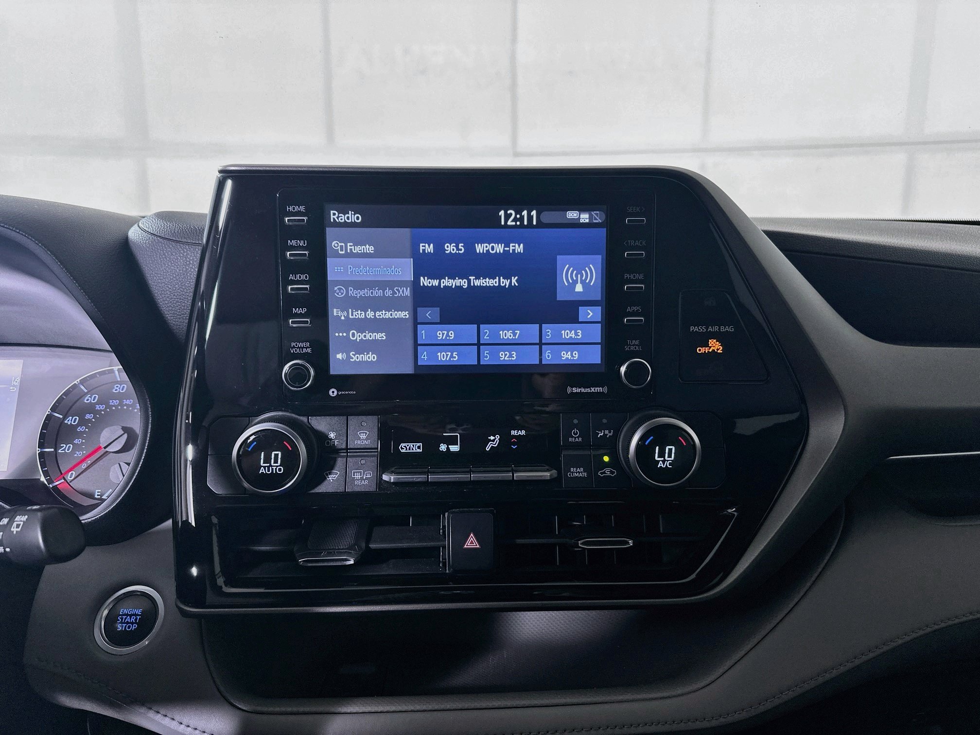 Used 2021 Toyota Highlander L FWD image 24