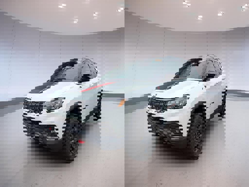 Used 2023 Jeep Compass Trailhawk image 2
